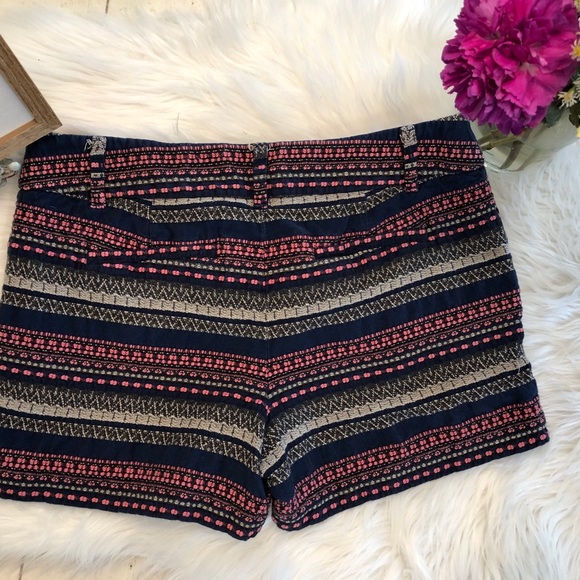 ANN TAYLOR LOFT stripped shorts size 6 - Picture 3 of 5